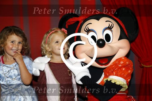 Amsterdam 11 oktober 2013
Premiere Disney live show in de rai.
Wendy v Dijk met dochter Lizzy en vriendinnetjes