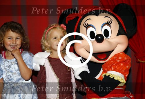 Amsterdam 11 oktober 2013
Premiere Disney live show in de rai.
Wendy v Dijk met dochter Lizzy en vriendinnetjes
