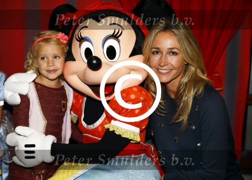 Amsterdam 11 oktober 2013
Premiere Disney live show in de rai.
Wendy v Dijk met dochter Lizzy en vriendinnetjes