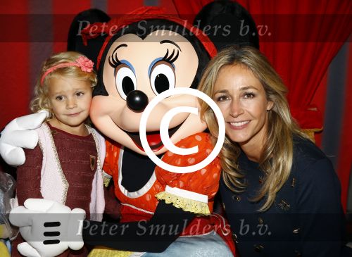 Amsterdam 11 oktober 2013
Premiere Disney live show in de rai.
Wendy v Dijk met dochter Lizzy en vriendinnetjes