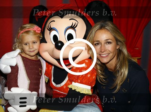 Amsterdam 11 oktober 2013
Premiere Disney live show in de rai.
Wendy v Dijk met dochter Lizzy en vriendinnetjes