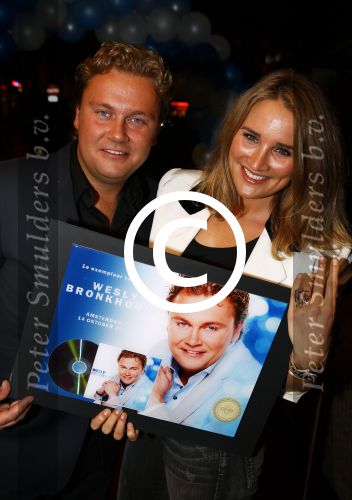 Amsterdam 14 oktober 2013
Presentatie nieuwe cd Wesly Bronkhorst in cafe players. Lieke v Lexmond rijkt eerste cd uit