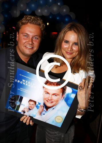 Amsterdam 14 oktober 2013
Presentatie nieuwe cd Wesly Bronkhorst in cafe players. Lieke v Lexmond rijkt eerste cd uit