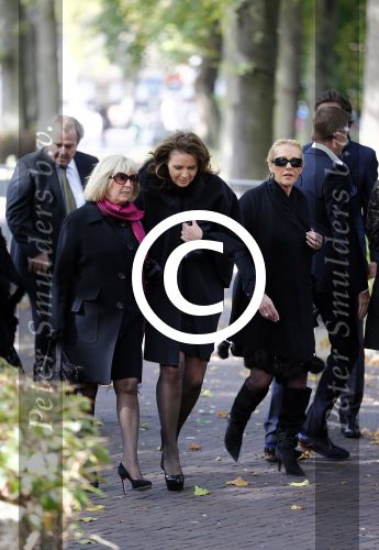 Laren 2 oktober 2013
Kerkdienst naar aanleiding van het overlijden van John de mol sr in de sint Jansbasiliek. Het was enorm druk met vrienden en familie.