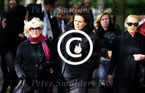 Laren 2 oktober 2013
Kerkdienst naar aanleiding van het overlijden van John de mol sr in de sint Jansbasiliek. Het was enorm druk met vrienden en familie.