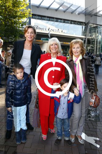 Amsterdam  29 september 2013
Premiere sinterklaas en de pepernoten chaos in pathe arena. Willeke Alberti met famile