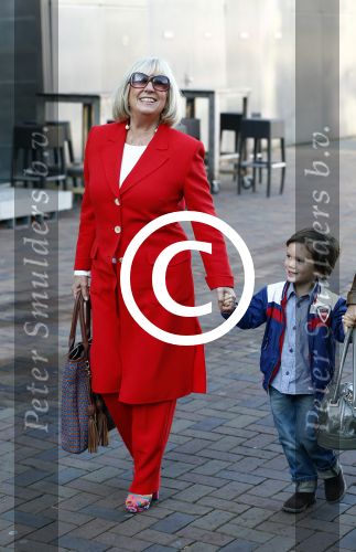 Amsterdam 29 september 2013
Willeke Alberti met vrienden op weg naar de bioscoop.