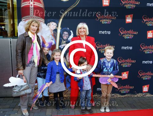 Amsterdam  29 september 2013
Premiere sinterklaas en de pepernoten chaos in pathe arena. Willeke Alberti met famile