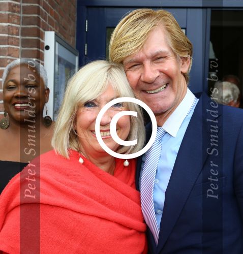 Blaricum, 17 September 2013
Trouwen Liz Snoijink met Nicolaas Oldenburg
Willeke Alberti met Addy v d Krommenacker
Foto Peter Smulders BV
