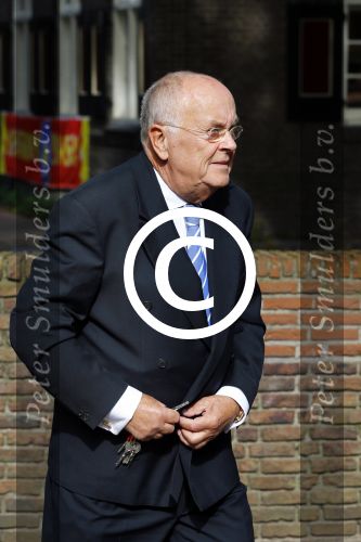 Laren 2 oktober 2013
Kerkdienst naar aanleiding van het overlijden van John de mol sr in de sint Jansbasiliek. Het was enorm druk met vrienden en familie.
