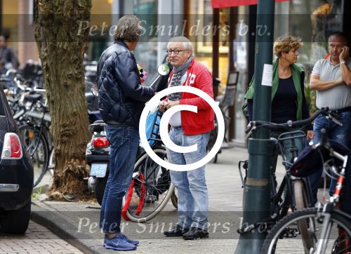 Amsterdam 24 september 2013
Youp van t Hek en Matthijs v Nieuwkerk samen op terras op de cornelis schuytstraat.