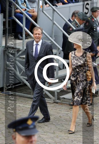 Den Haag 16 september 2014
Prinsjesdag met oa Koning Willem Alexander Koningin Maxima prinses Laurentien en prins Constantijn. Gouden Koets op het binnenhof. Alexander Pechtold arriveert met Kamerlid Stientje van Veldhoven