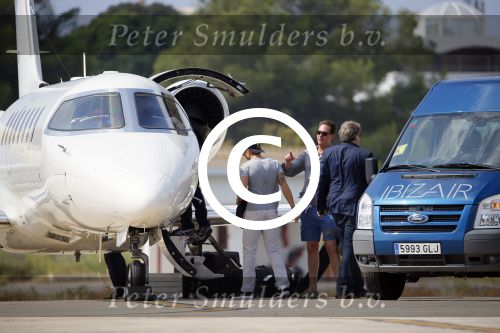 ibiza 26 september 2014
Opnames beste zanger van nederland bij hotel atzaro op ibiza. Rene Froger Jan Smit Xander de Buisonje Edsilia Rombley Andre Hazes jr vliegen daarna met prive vliegtuig naar Nederland