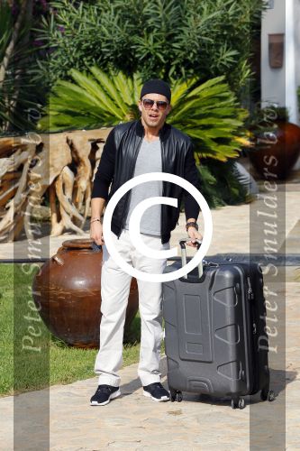 ibiza 26 september 2014
Opnames beste zanger van nederland bij hotel atzaro op ibiza. Rene Froger Jan Smit Xander de Buisonje Edsilia Rombley Andre Hazes jr vliegen daarna met prive vliegtuig naar Nederland
