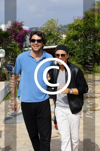 ibiza 26 september 2014
Opnames beste zanger van nederland bij hotel atzaro op ibiza. Rene Froger Jan Smit Xander de Buisonje Edsilia Rombley Andre Hazes jr vliegen daarna met prive vliegtuig naar Nederland