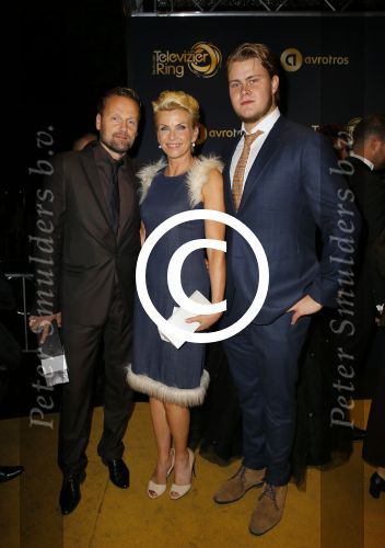 Amsterdam 16 oktober 2014
Uitreiking gouden televizierring in Carre. Anita Witzier met man en zoon