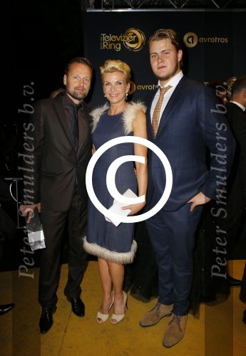 Amsterdam 16 oktober 2014
Uitreiking gouden televizierring in Carre. Anita Witzier met man en zoon