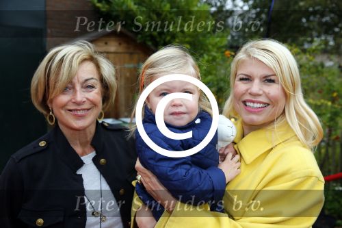 Amsterdam 8 0ktober 2014
Mama van het jaar verkieizing. Annemarie Jung met dochter en moeder