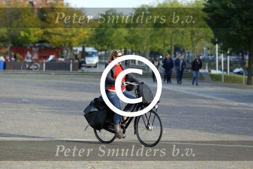 Amsterdam 9 oktober 2014
Annette Malherbe op de fiets bij de westergasfabriek
