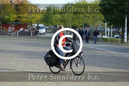 Amsterdam 9 oktober 2014
Annette Malherbe op de fiets bij de westergasfabriek