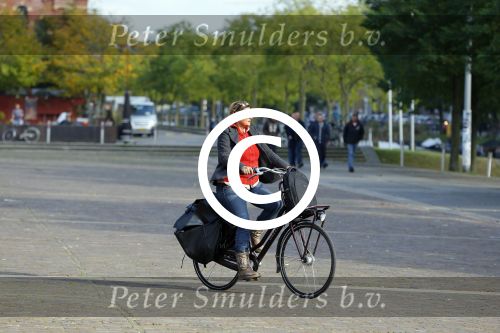 Amsterdam 9 oktober 2014
Annette Malherbe op de fiets bij de westergasfabriek