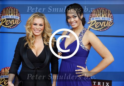 Utrecht 21 september 2014
Premiere moeder ik wil bij de revue in het beatrixtheater. Antje Monteiro met dochter Romy