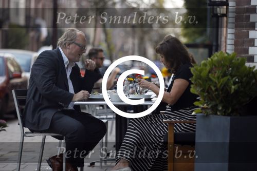 Amsterdam 4 oktober 2014
Astrid Joosten met een kennis op terras.