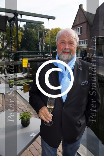 Abcoude 19 september 2014
Robert Leroy wordt ambassadeur voor dolphins for Davey. Bert Simhoffer is oprichter van de stichting.