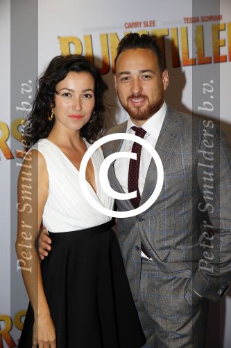 Amsterdam 22 september 2014
Premiere Pijnstillers in Tuschinski. Birgit Schuurman Arne Toonen Katja Schuurman en Thijs Romer