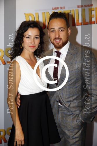 Amsterdam 22 september 2014
Premiere Pijnstillers in Tuschinski. Birgit Schuurman Arne Toonen Katja Schuurman en Thijs Romer