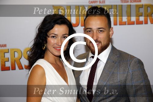 Amsterdam 22 september 2014
Premiere Pijnstillers in Tuschinski. Birgit Schuurman Arne Toonen Katja Schuurman en Thijs Romer