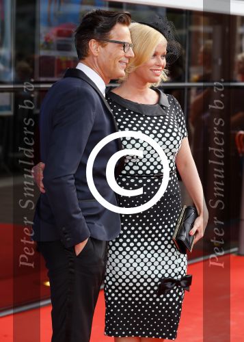Utrecht 21 september 2014
Premiere moeder ik wil bij de revue in het beatrixtheater.
Bridget Maasland met visagist Theo