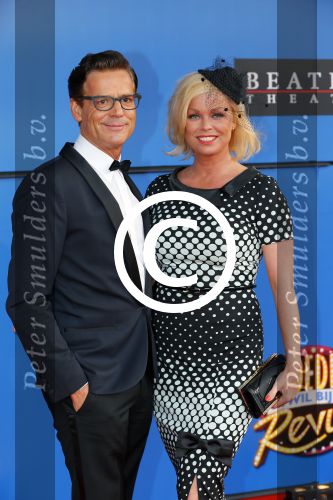 Utrecht 21 september 2014
Premiere moeder ik wil bij de revue in het beatrixtheater.
Bridget Maasland met visagist Theo