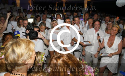 ibiza 26 september 2014
Trouwen Patty Brard en Antoine de Vijver bij babylon beach op ibiza. Bridget Maasland ving het bruidsboeket
