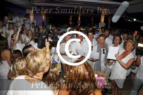 ibiza 26 september 2014
Trouwen Patty Brard en Antoine de Vijver bij babylon beach op ibiza. Bridget Maasland ving het bruidsboeket