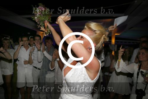 ibiza 26 september 2014
Trouwen Patty Brard en Antoine de Vijver bij babylon beach op ibiza. Bridget Maasland ving het bruidsboeket