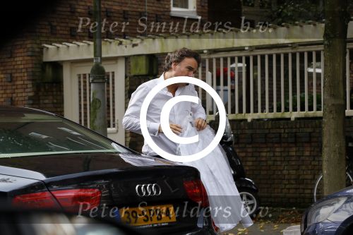 Amsterdam 16 oktober 2014
Camiel Eurlings wordt daags na zijn ontslag bij de KLM thuis gebracht door zijn prive chauffeur.