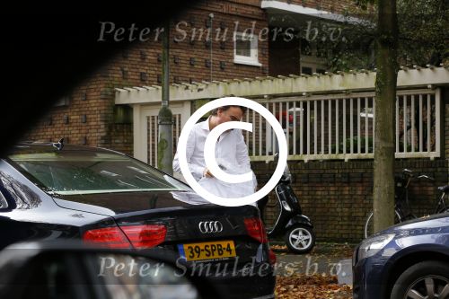 Amsterdam 16 oktober 2014
Camiel Eurlings wordt daags na zijn ontslag bij de KLM thuis gebracht door zijn prive chauffeur.