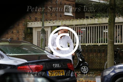 Amsterdam 16 oktober 2014
Camiel Eurlings wordt daags na zijn ontslag bij de KLM thuis gebracht door zijn prive chauffeur.