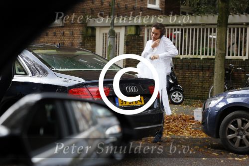 Amsterdam 16 oktober 2014
Camiel Eurlings wordt daags na zijn ontslag bij de KLM thuis gebracht door zijn prive chauffeur.