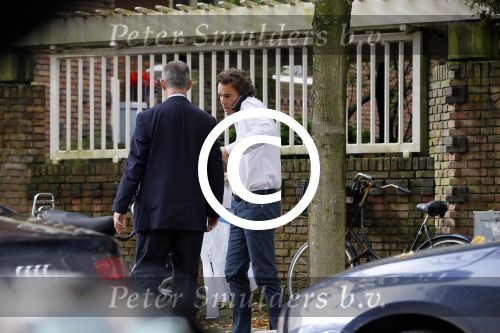 Amsterdam 16 oktober 2014
Camiel Eurlings wordt daags na zijn ontslag bij de KLM thuis gebracht door zijn prive chauffeur.