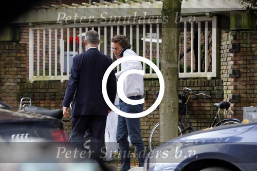 Amsterdam 16 oktober 2014
Camiel Eurlings wordt daags na zijn ontslag bij de KLM thuis gebracht door zijn prive chauffeur.