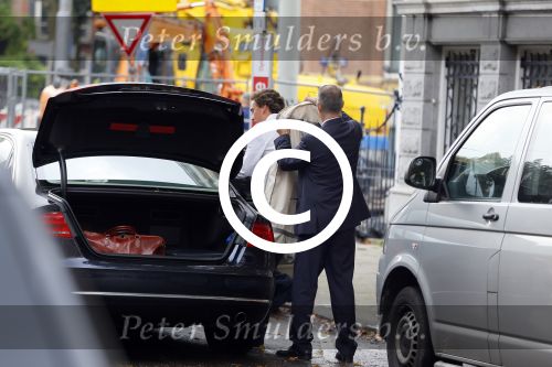 Amsterdam 16 oktober 2014
Camiel Eurlings wordt daags na zijn ontslag bij de KLM thuis gebracht door zijn prive chauffeur.