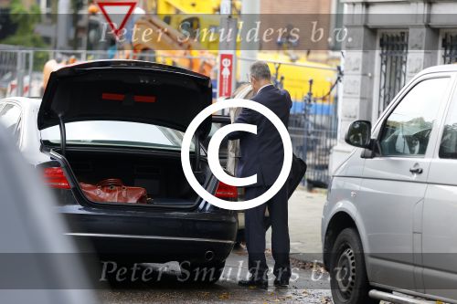 Amsterdam 16 oktober 2014
Camiel Eurlings wordt daags na zijn ontslag bij de KLM thuis gebracht door zijn prive chauffeur.