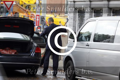 Amsterdam 16 oktober 2014
Camiel Eurlings wordt daags na zijn ontslag bij de KLM thuis gebracht door zijn prive chauffeur.