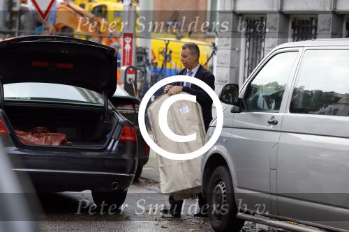 Amsterdam 16 oktober 2014
Camiel Eurlings wordt daags na zijn ontslag bij de KLM thuis gebracht door zijn prive chauffeur.