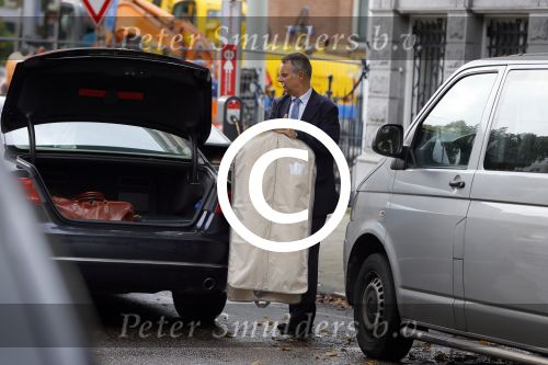 Amsterdam 16 oktober 2014
Camiel Eurlings wordt daags na zijn ontslag bij de KLM thuis gebracht door zijn prive chauffeur.