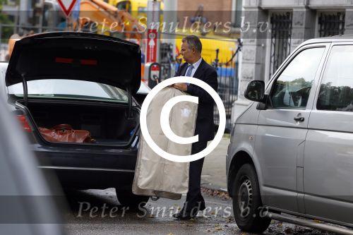Amsterdam 16 oktober 2014
Camiel Eurlings wordt daags na zijn ontslag bij de KLM thuis gebracht door zijn prive chauffeur.