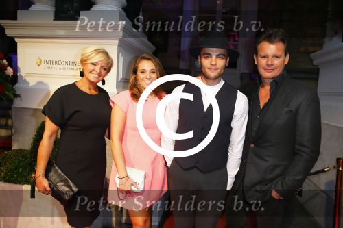 Amsterdam 29 september 2014
Beau monde awards in het Amstel hotel. caroline Tensen met zoon Bob en dochter Lotte  en Leco v Zadelhoff