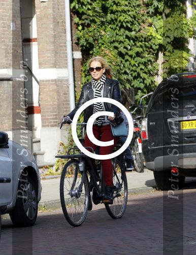 Amsterdam 7 oktober 2014
Chantal janzen met zoontje James op de fiets.